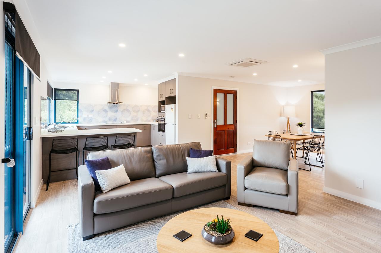Dolphin Lodge Albany - Self Contained Apartments At Middleton Beach Exterior photo